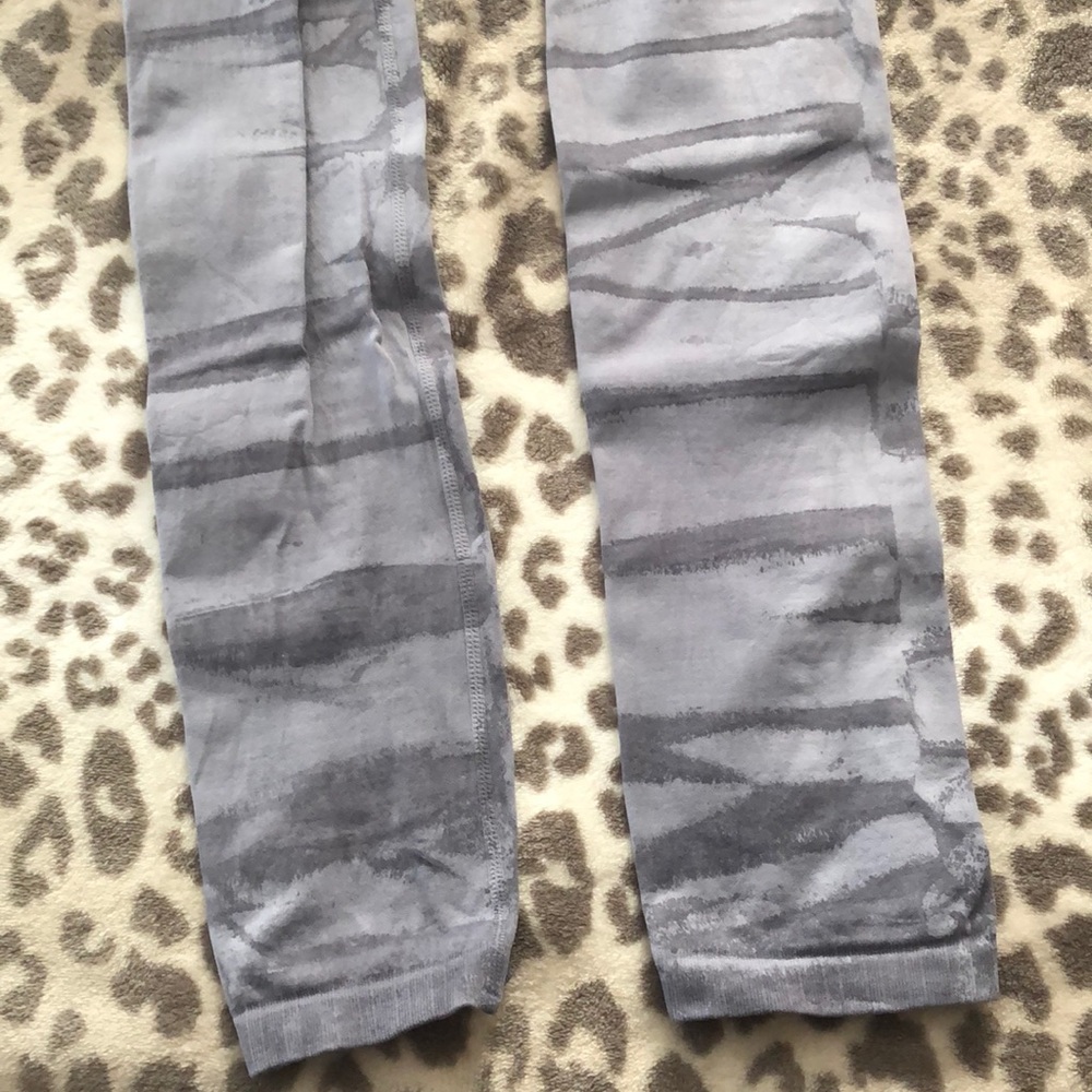 Free People Movement Good Karma High Rise Waist Leggings Gray Print Size XS/S - Picture 5 of 17